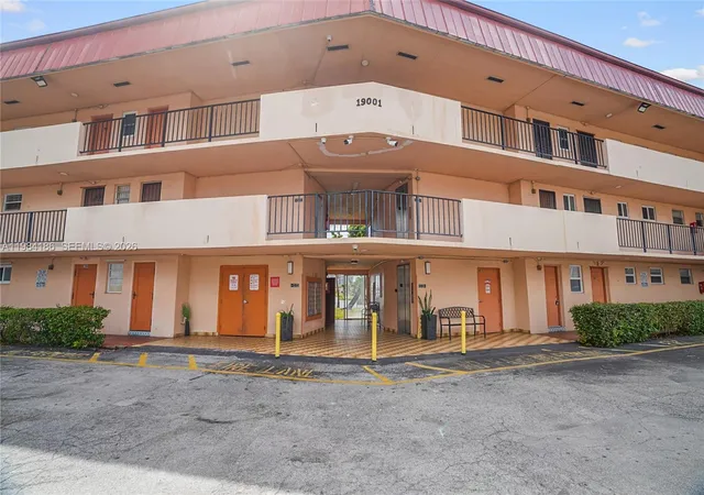 19001-ne-14th-ave-221-miami-fl-33179/hzid_6270486d