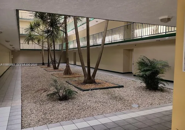 8321-nw-7th-street-1-307-miami-fl-33126/hzid_385e5bdf