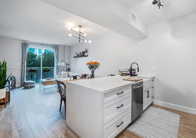 7290-sw-90th-st-202-miami-fl-33156/hzid_ad1fdc35