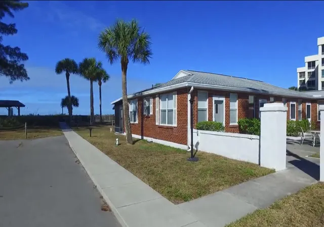 908-villas-dr-venice-fl-34285/hzid_b827b900