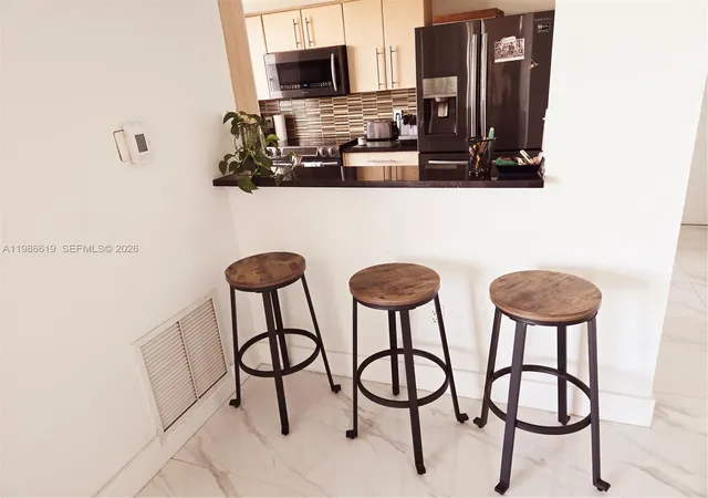 1650-coral-wy-702-miami-fl-33145/hzid_63d585b2