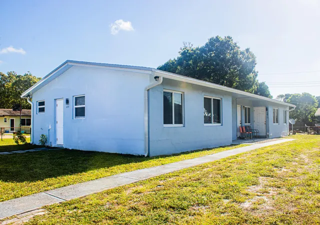 2710-nw-24th-ave-1-2-oakland-park-fl-33311/hzid_7d943ace