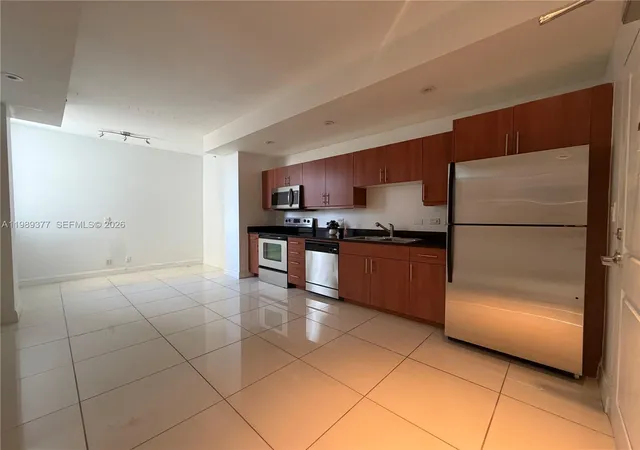 111-e-flagler-st-606-miami-fl-33131/hzid_e19216fe