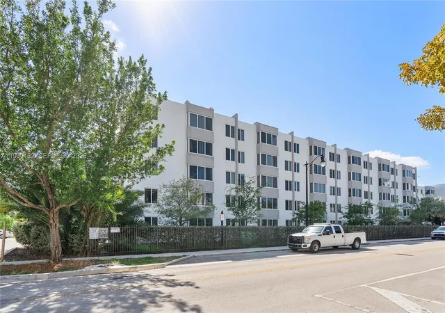 250-180th-dr-456-sunny-isles-beach-fl-33160/hzid_d6975a99