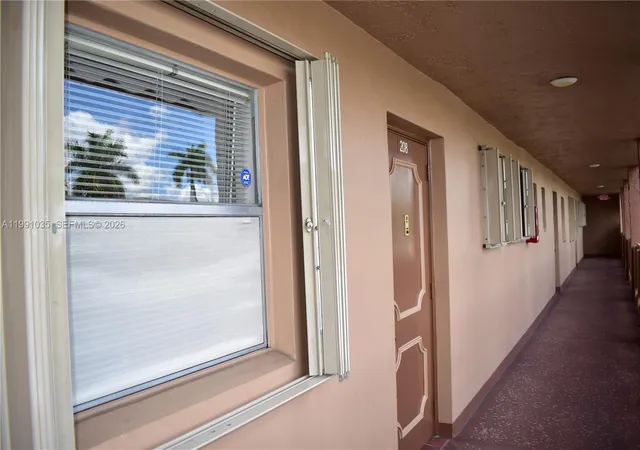 9800-sunrise-lakes-blvd-208-sunrise-fl-33322/hzid_bffb55b4