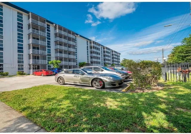 16851-ne-23rd-avenue-b604-north-miami-beach-fl-33160/hzid_3599fe4f