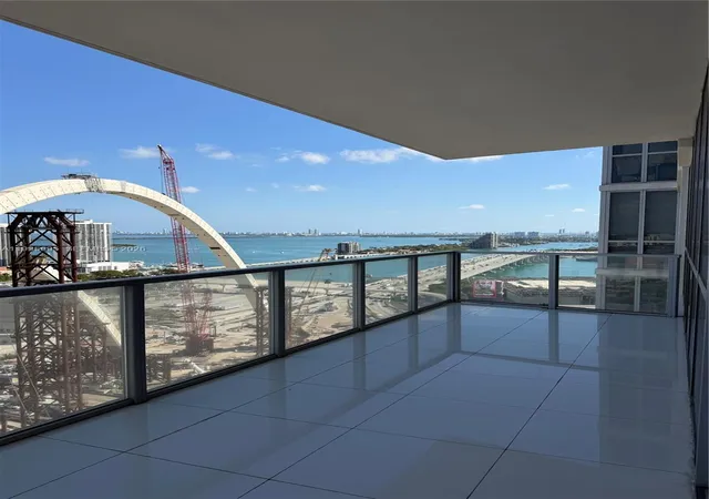 1100-biscayne-blvd-2605-miami-fl-33132/hzid_76ac0509