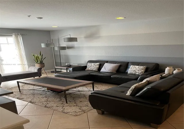 808-sw-147th-ave-3608-pembroke-pines-fl-33027/hzid_7055bd7e
