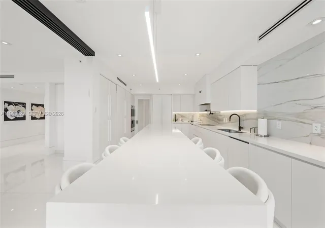 9999-collins-ave-11j-bal-harbour-fl-33154/hzid_99d10301