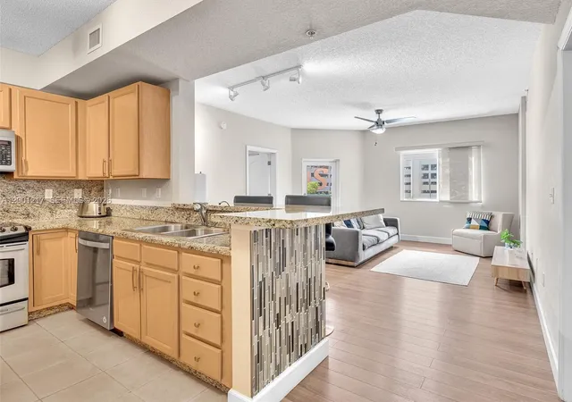 6001-sw-70th-st-313-south-miami-fl-33143/hzid_dff70f88