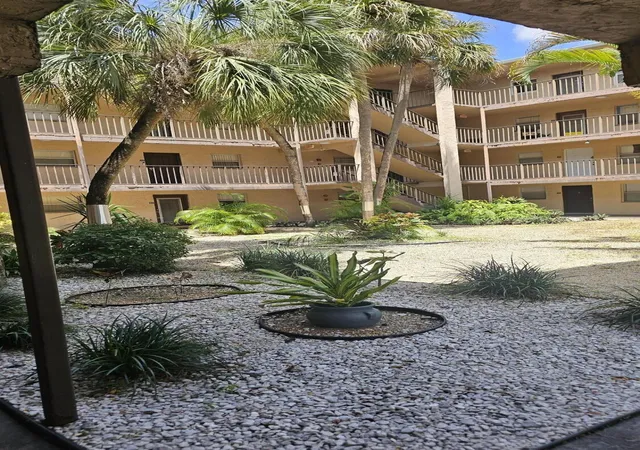2840-somerset-dr-418m-lauderdale-lakes-fl-33311/hzid_1c44555f
