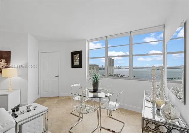 905-brickell-bay-dr-1830-miami-fl-33131/hzid_9bb5b417