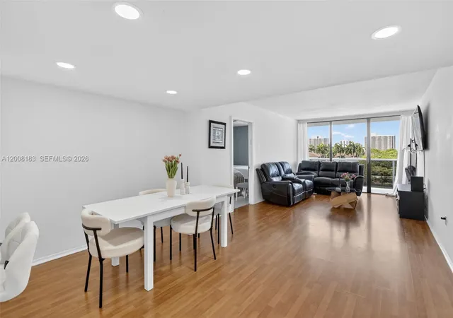 3675-n-country-clb-dr-410-aventura-fl-33180/hzid_d3a3a91e