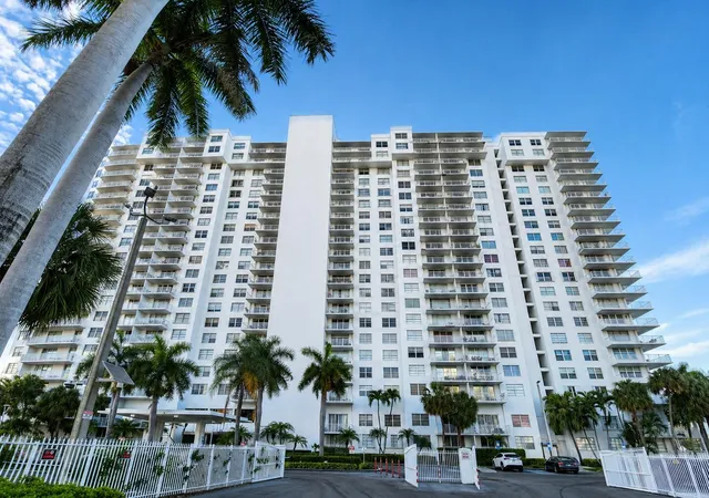 2801-ne-183rd-st-aventura-fl-33160/hzid_e33e257e