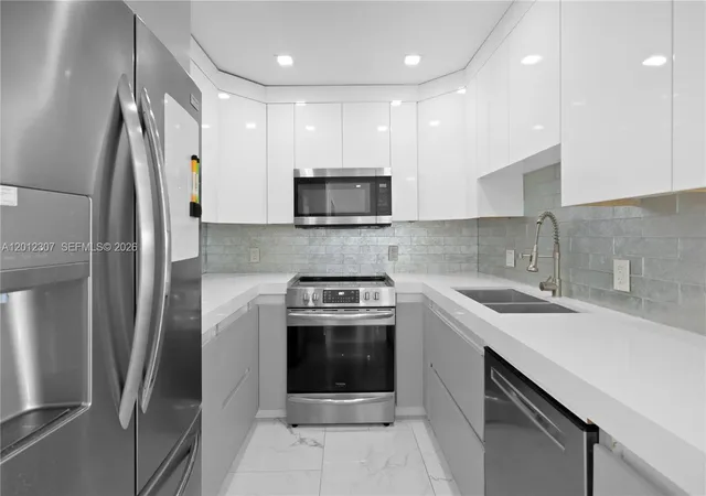 3675-n-country-club-dr-2008-aventura-fl-33180/hzid_b9203d95