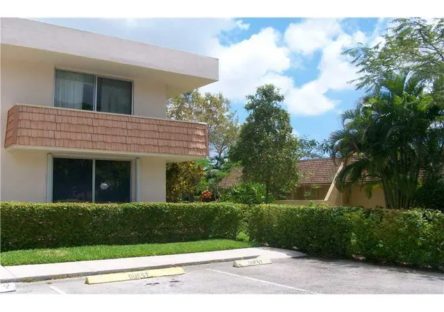 4031-n-cypress-dr-101-pompano-beach-fl-33069/hzid_3f47053e
