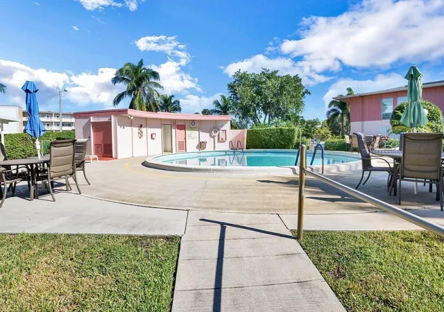 11-golfs-edge-e-west-palm-beach-fl-33417/hzid_4665411d