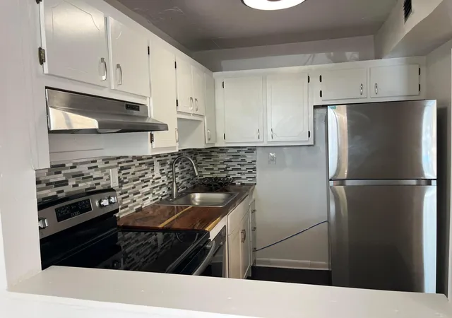 9141-sunrise-lakes-blvd-115-sunrise-fl-33322/hzid_efe3ebf2