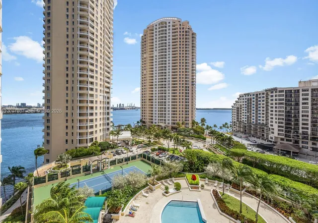 888-brickell-key-dr-1207-miami-fl-33131/hzid_1df7d3c8