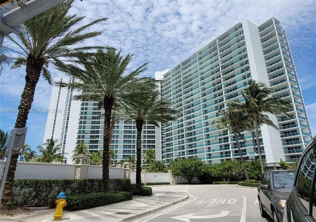 100-ne-bayview-dr-226-sunny-isles-beach-fl-33160/hzid_270052ce