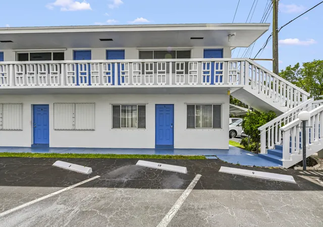 1950-lake-osborne-dr-9-lake-worth-beach-fl-33461/hzid_279449b5
