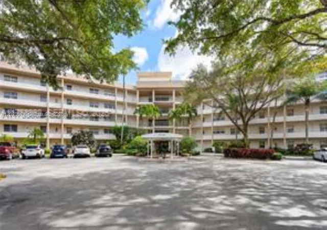3800-oaks-clubhouse-dr-307-pompano-beach-fl-33069/hzid_f32adb2e