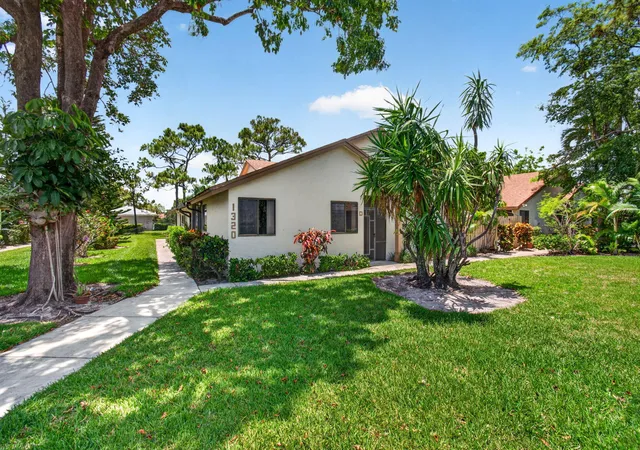 1320-nw-29th-ave-d-delray-beach-fl-33445/hzid_e953a5bf