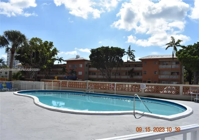 11840-ne-19th-dr-14-north-miami-fl-33181/hzid_bfff5bae