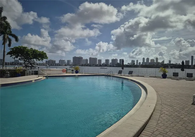 16565-ne-26th-ave-2e-north-miami-beach-fl-33160/hzid_f680a092