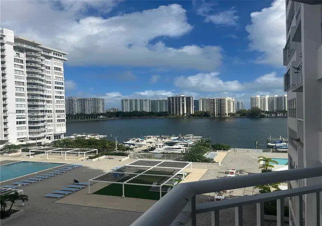 18041-biscayne-blvd-702-aventura-fl-33160/hzid_6b91c841