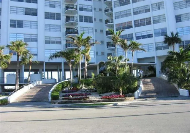 11930-n-bayshore-dr-706-north-miami-fl-33181/hzid_45e3318c