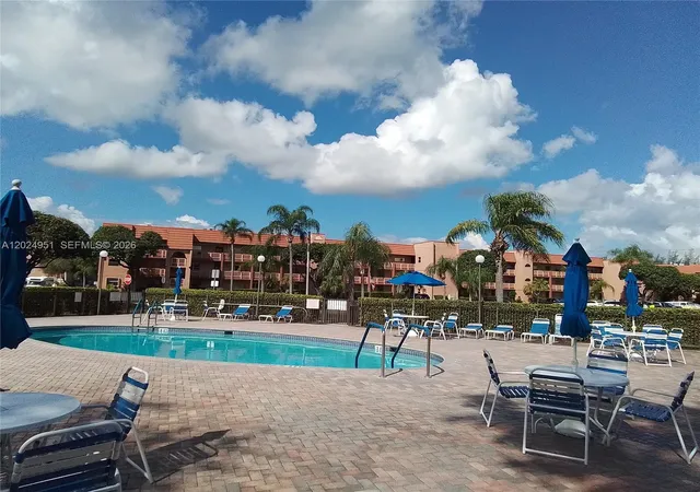 9581-sunrise-lakes-blvd-202-sunrise-fl-33322/hzid_ef24e8d2