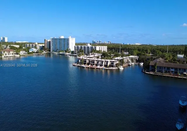 16558-ne-26th-ave-5d-north-miami-beach-fl-33160/hzid_d5d3da39