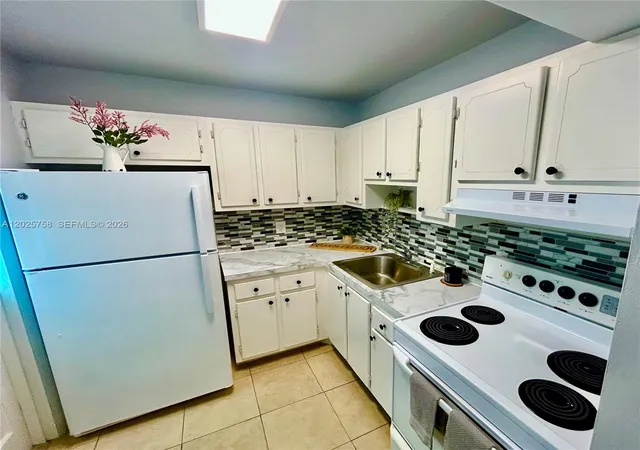 2213-ne-1st-ct-203-boynton-beach-fl-33435/hzid_21fc379d