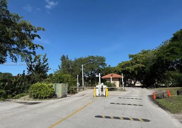 6101-n-falls-circle-dr-312-lauderhill-fl-33319/hzid_2c29cbeb