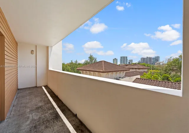 2740-sw-28th-terrace-508-miami-fl-33133/hzid_7c7cf62c