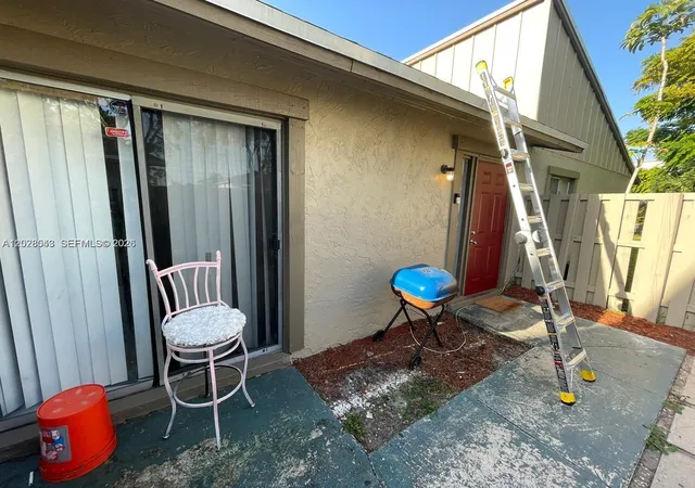 5813-nw-21st-street-20-c-lauderhill-fl-33313/hzid_4bf046de