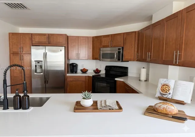 8390-sw-72nd-ave-519-miami-fl-33143/hzid_902dd749