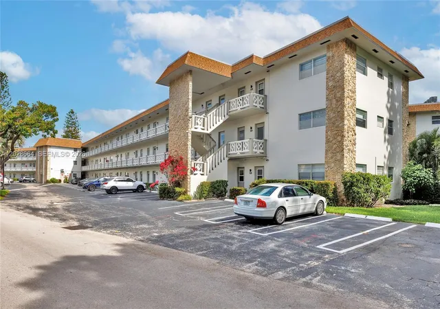 4805-nw-35th-street-416-lauderdale-lakes-fl-33319/hzid_acef591d