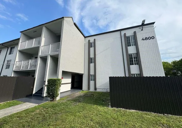 4800-nw-79th-ave-208-doral-fl-33166/hzid_1503322d