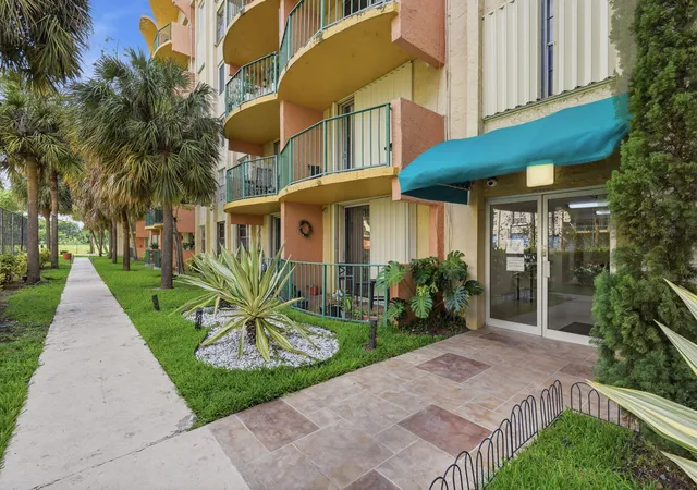 9360-fontainebleau-blvd-310-miami-fl-33172/hzid_73ee4f39