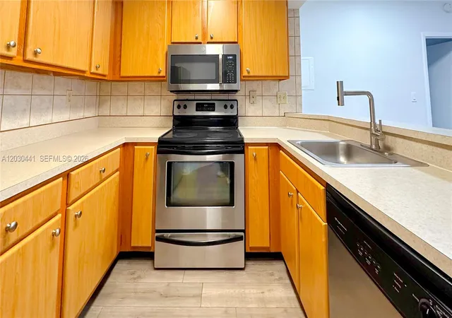 2445-sw-18th-ter-107-fort-lauderdale-fl-33315/hzid_7dcc4d2e