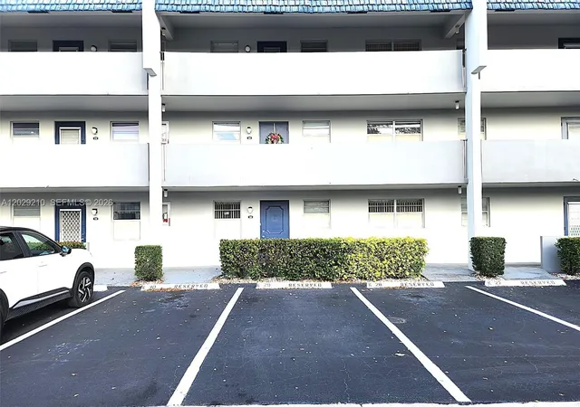 7787-golf-cir-dr-109-margate-fl-33063/hzid_9d9e92d9