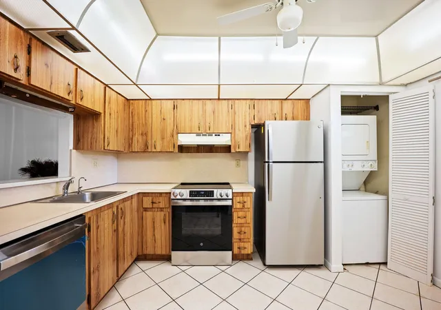 900-colony-point-cir-121-pembroke-pines-fl-33026/hzid_5df00e9d