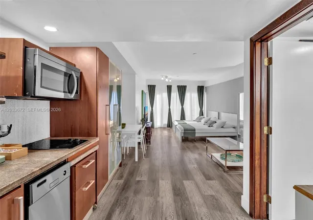 1052-ocean-dr-c203-miami-beach-fl-33139/hzid_b7dae21e