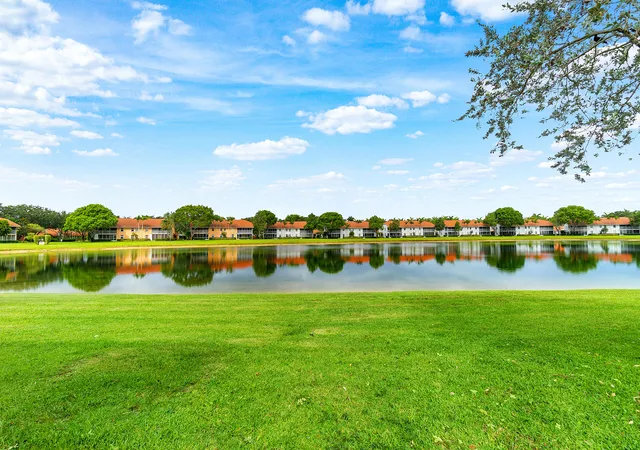 9829-seacrest-cir-202-boynton-beach-fl-33437/hzid_62f076a7