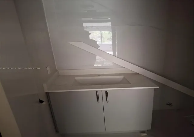 13480-ne-6th-avenue-207-north-miami-fl-33161/hzid_a36f33bd