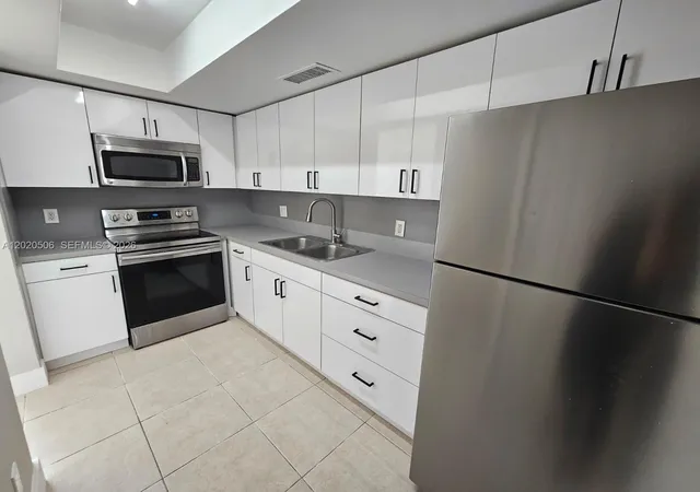 13700-ne-6th-avenue-106-north-miami-fl-33161/hzid_433a9774