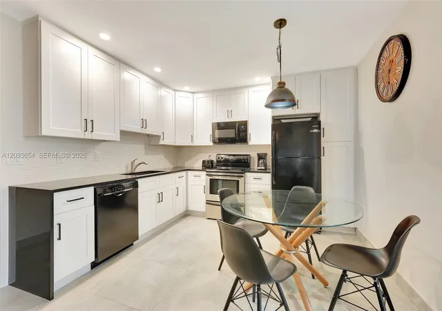 221-se-9th-ave-102-pompano-beach-fl-33060/hzid_495e43cb
