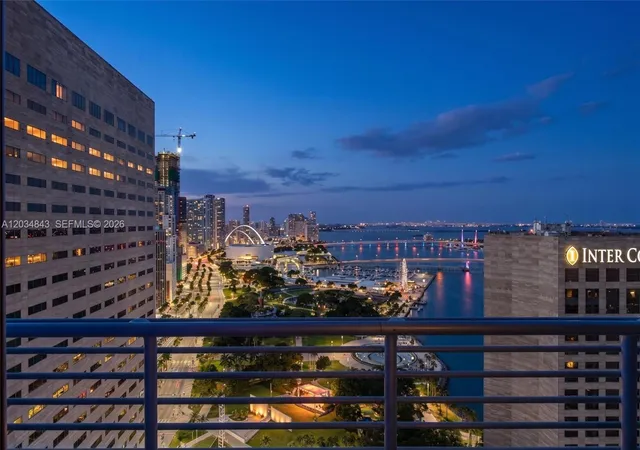 325-s-biscayne-blvd-4022-miami-fl-33131/hzid_57210bbb